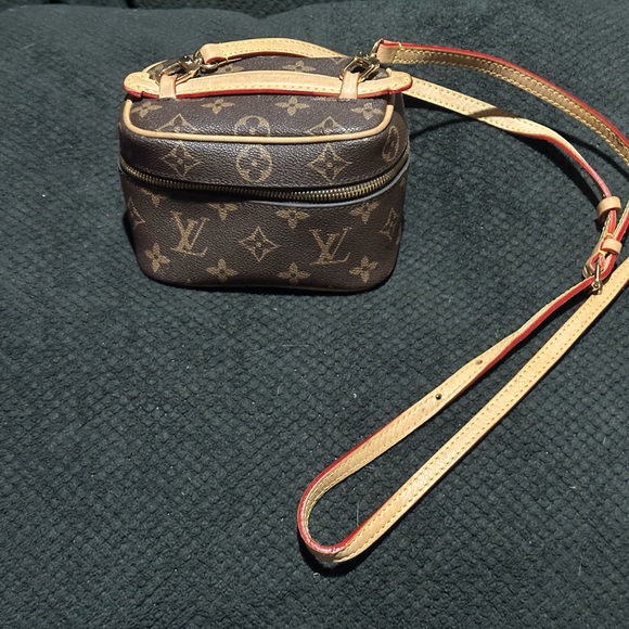 Louis Vuitton Mini Purse/ Make-up bag - Picture 2 of 5
